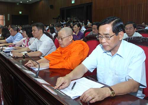 Đại biểu Quốc hội ấn nút biểu quyết Nghị quyết xác nhận kết quả lấy phiếu tín nhiệm 