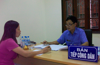 Cán bộ VKSNDTP Hải Phòng tiếp công dân