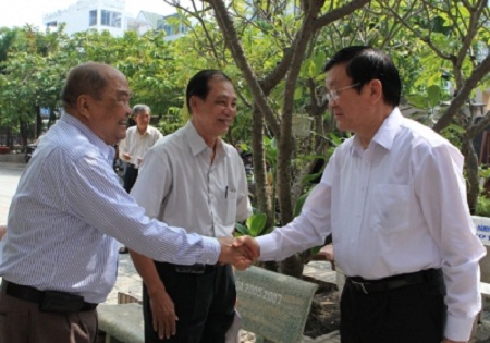 Chủ tịch nước Trương Tấn Sang với các cử tri quận 4
