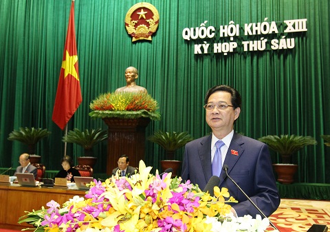 Thủ tướng Nguyễn Tấn Dũng trình bày báo cáo của Chính phủ