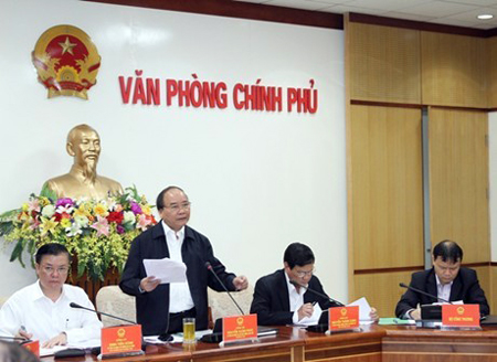 Phó Thủ tướng Nguyễn Xuân Phúc yêu cầu nghiêm trị những cán bộ vi phạm pháp luật, có hành vi bao che cho buôn lậu, gian lận thương mại