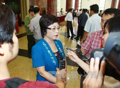 Đại biểu Quốc hội thành phố Hà Nội Châu Thị Thu Nga trong một lần trả lời phỏng vấn của báo chí
