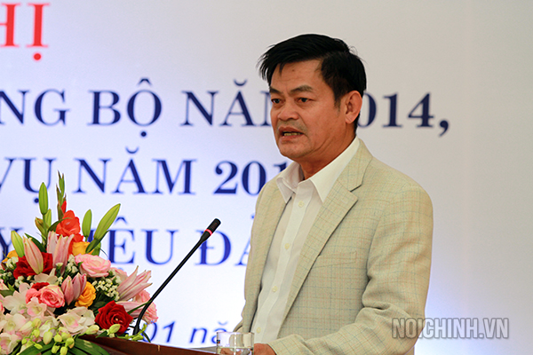 Đồng chí Phan Bá, Bí thư chi bộ Vụ Công tác phía Nam (Vụ VIII) tham luận tại Hội nghị