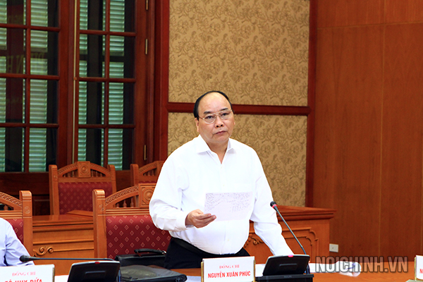 Đồng chí Nguyễn Xuân Phúc, Ủy viên Bộ Chính trị, Phó Thủ tướng Chính phủ, Phó trưởng Ban Chỉ đạo TW về PCTN phát biểu tại Phiên họp