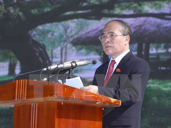Chủ tịch Quốc hội Nguyễn Sinh Hùng đọc diễn văn tại buổi lễ. (Ảnh TTXVN)