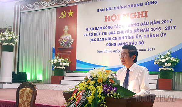 Đồng chí Võ văn Dũng, Ủy viên Trung ương Đảng, Phó Trưởng ban Thường trực Ban Nội chính Trung ương phát biểu tại Hội nghị