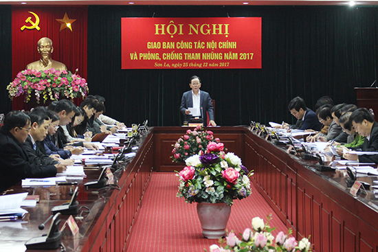 Đồng chí Hoàng Văn Chất, Bí thư tỉnh ủy Sơn La, chủ trì Hội nghị giao ban công tác nội chính và phòng, chống tham nhũng năm 2017