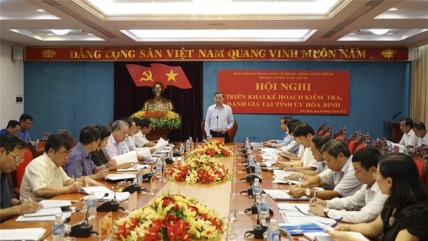 Quang cảnh buổi làm việc