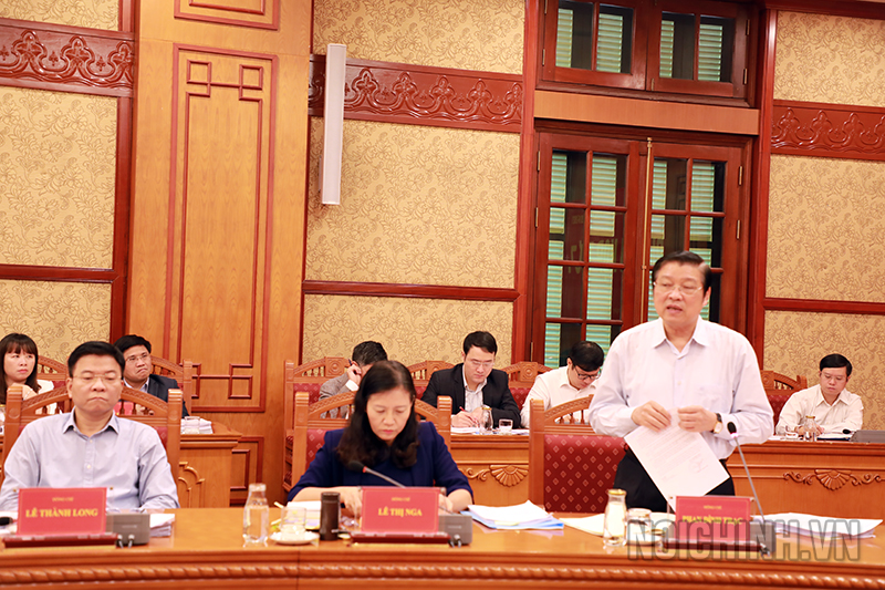 Đồng chí Phan Đình Trạc, Bí thư Trung ương Đảng, Trưởng Ban Nội chính Trung ương, Phó Trưởng ban Thường trực Ban Chỉ đạo Trung ương về phòng, chống tham nhũng, Phó Trưởng ban Thường trực Ban Chỉ đạo Cải cách tư pháp Trung ương phát biểu tại Phiên họp