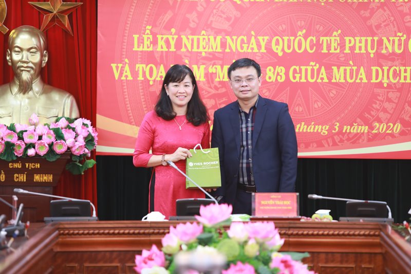 Đồng chí Nguyễn Văn Trường, hó Vụ trưởng Vụ Nghiên cứu tổng hợp, Ủy viên Ban thường vụ Công đoàn cơ quan cô