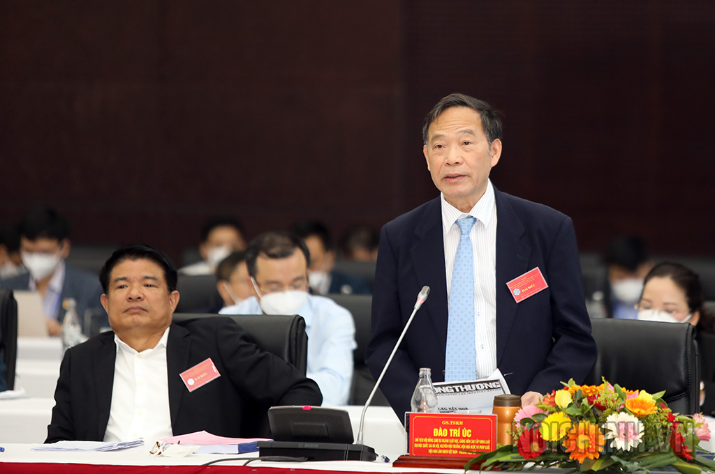GS.TS Đào Trí Úc, Chủ tịch Hội đồng Giáo sư ngành Luật học; Giảng viên cao cấp Khoa Luật, Đại học Quốc gia Hà Nội; nguyên Viện trưởng Viện Nhà nước và Pháp luật, Viện Hàn lâm Khoa học xã hội Việt Nam