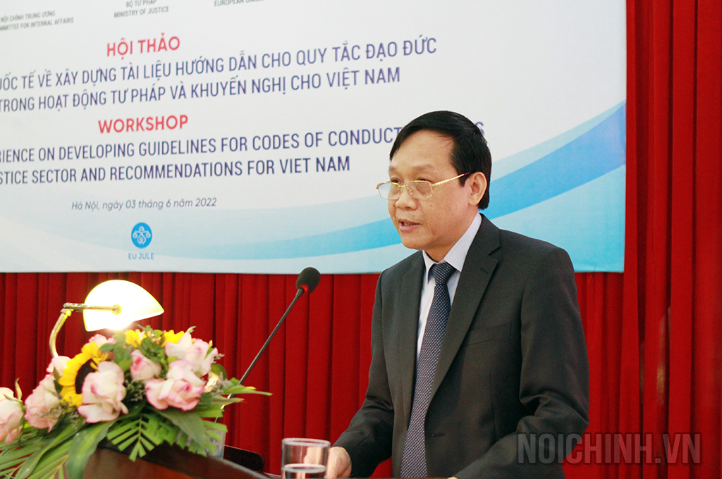 Đồng chí Nguyễn Thanh Hải, Phó trưởng Ban Nội chính Trung ương phát biểu tại Hội thảo