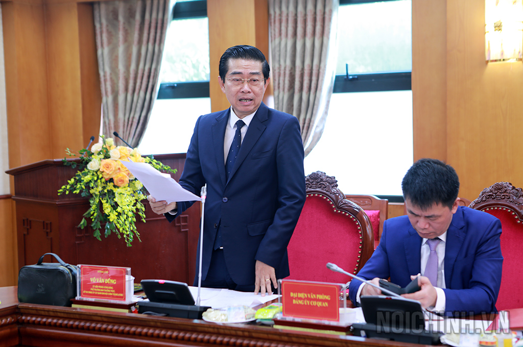 Đồng chí Võ Văn Dũng, Ủy viên Trung ương Đảng, Phó Trưởng Ban Thường trực, Bí thư Đảng ủy Cơ quan Ban Nội chính Trung ương phát biểu chỉ đạo Đại hội