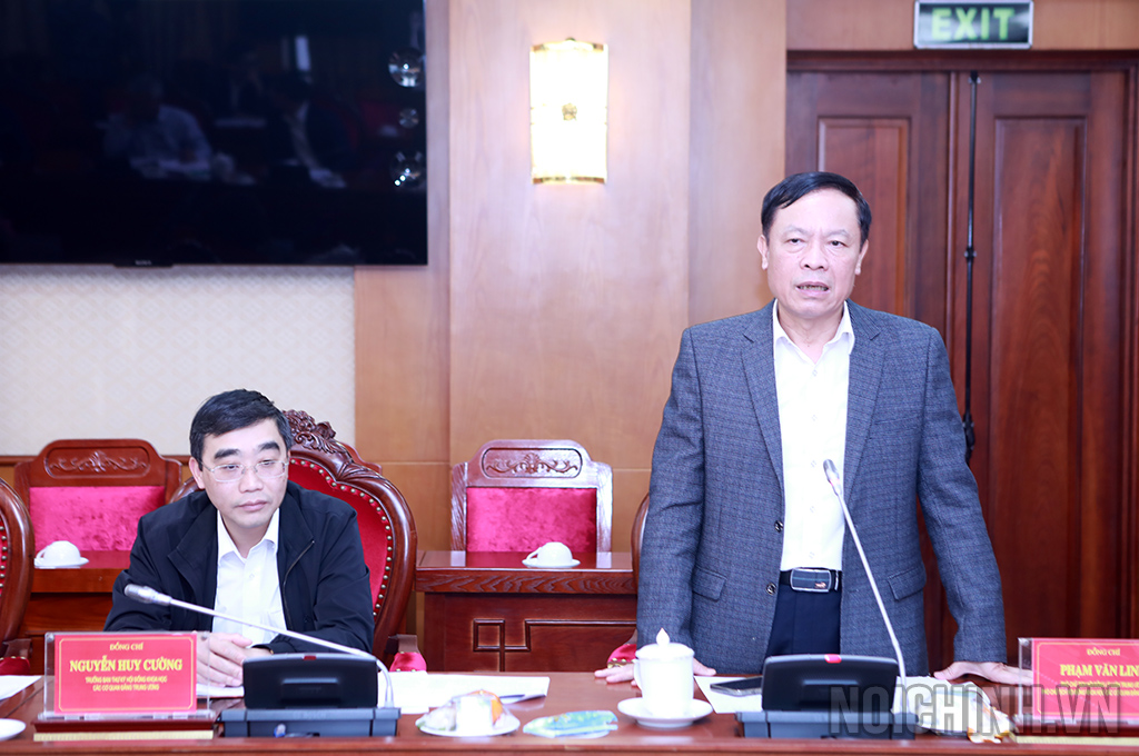 Đồng chí PGS. TS. Phạm Văn Linh, Phó Chủ tịch Hội đồng Lý luận Trung ương, Phó Chủ tịch Hội đồng Khoa học các Cơ quan Đảng Trung ương phát biểu tại Hội nghị