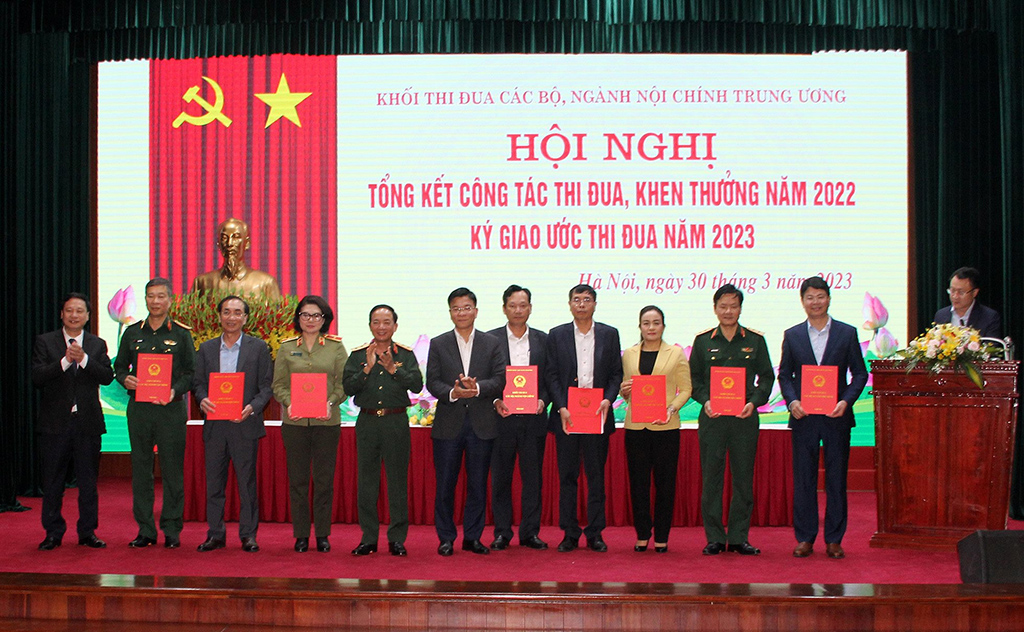 Các bộ, ngành trong Khối thi đua đã ký kết giao ước thi đua năm 2023 với chủ đề “Đoàn kết, kỷ cương, sáng tạo thi đua hoàn thành xuất sắc nhiệm vụ”