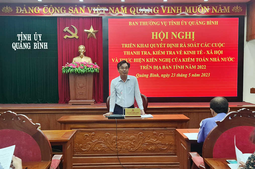 Đồng chí Nguyễn Lương Bình, Ủy viên Ban Thường vụ, Trưởng Ban Nội chính Tỉnh ủy, Phó Trưởng ban Thường trực Ban Chỉ đạo PCTN, TC tỉnh, Trưởng Đoàn rà soát phát biểu tại Hội nghị