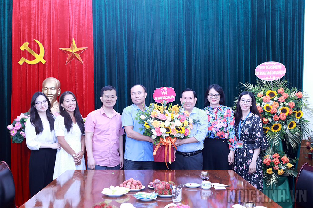 Vụ Pháp luật