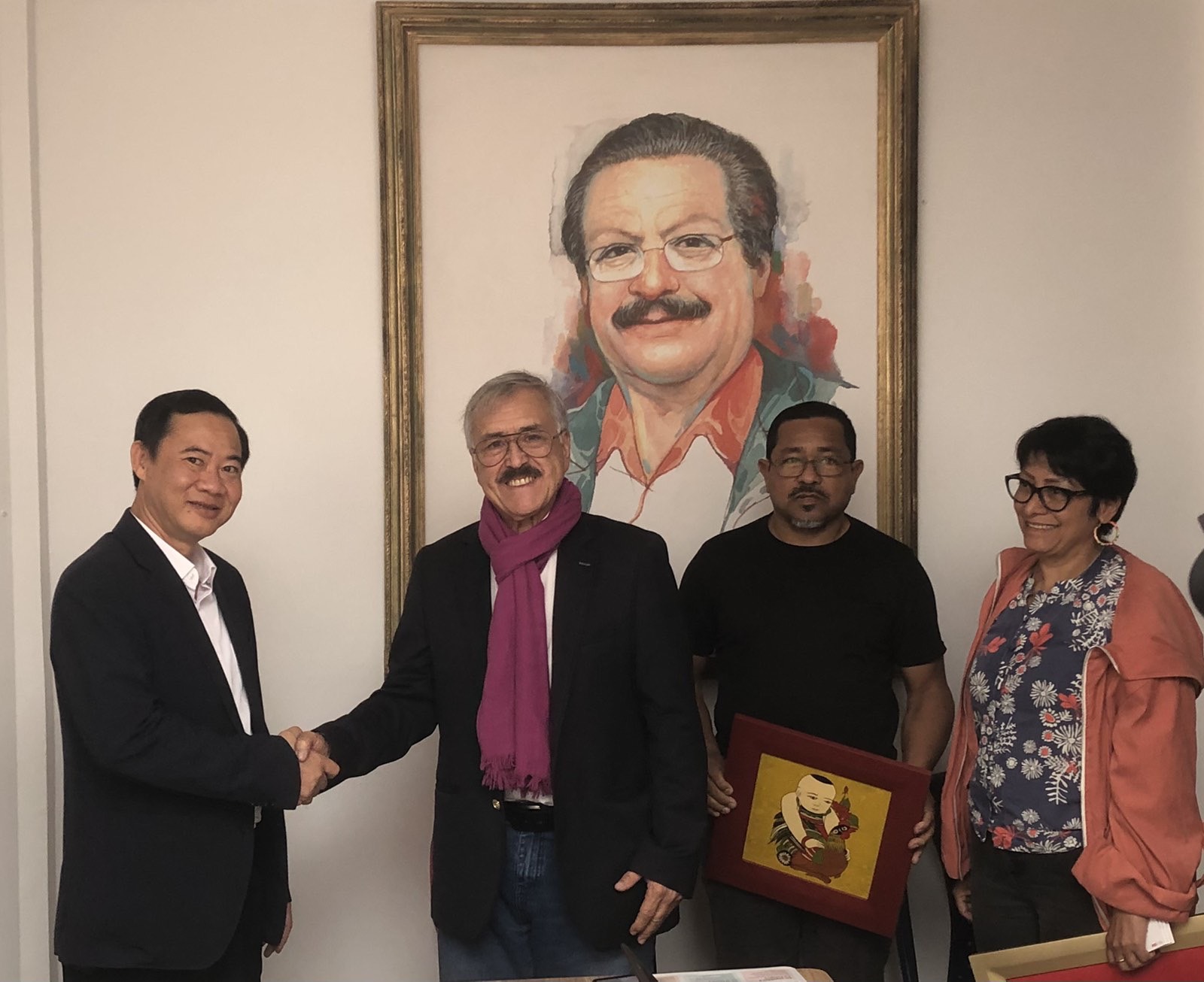 Đồng chí Nguyễn Thái Học, Phó Trưởng Ban Nội chính Trung ương chụp ảnh cùng Chủ tịch Đảng PCC