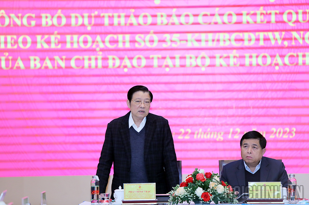 Đồng chí Phan Đình Trạc, Ủy viên Bộ Chính trị, Bí thư Trung ương Đảng, Trưởng Ban Nội chính Trung ương, Phó Trưởng ban Thường trực Ban Chỉ đạo Trung ương về phòng, chống tham nhũng, tiêu cực phát biểu kết luận