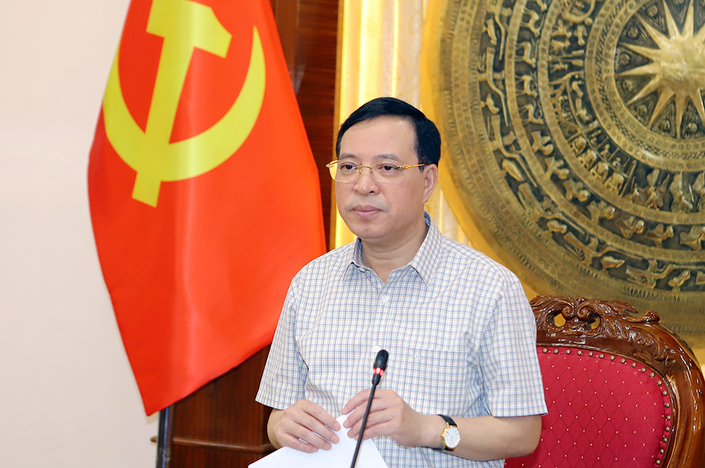 Đồng chí Lại Thế Nguyên, Phó Bí thư Thường trực Tỉnh ủy, Trưởng đoàn ĐBQH tỉnh, Phó trưởng Ban Chỉ đạo tỉnh phát biểu kết luận phiên họp