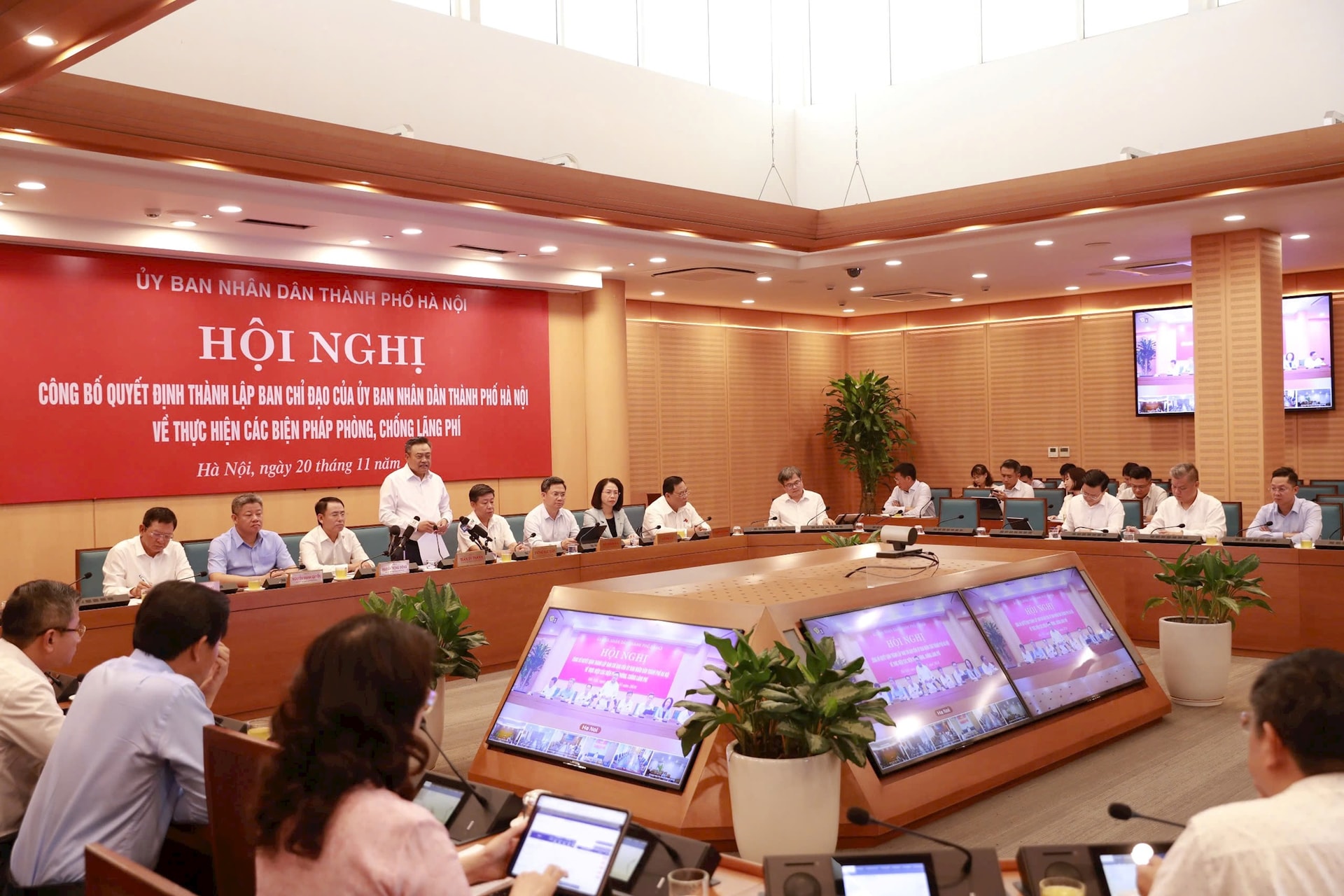 Hội nghị công bố Quyết định thành lập “Ban Chỉ đạo về thực hiện các biện pháp phòng, chống lãng phí của Ủy ban nhân dân thành phố Hà Nội”