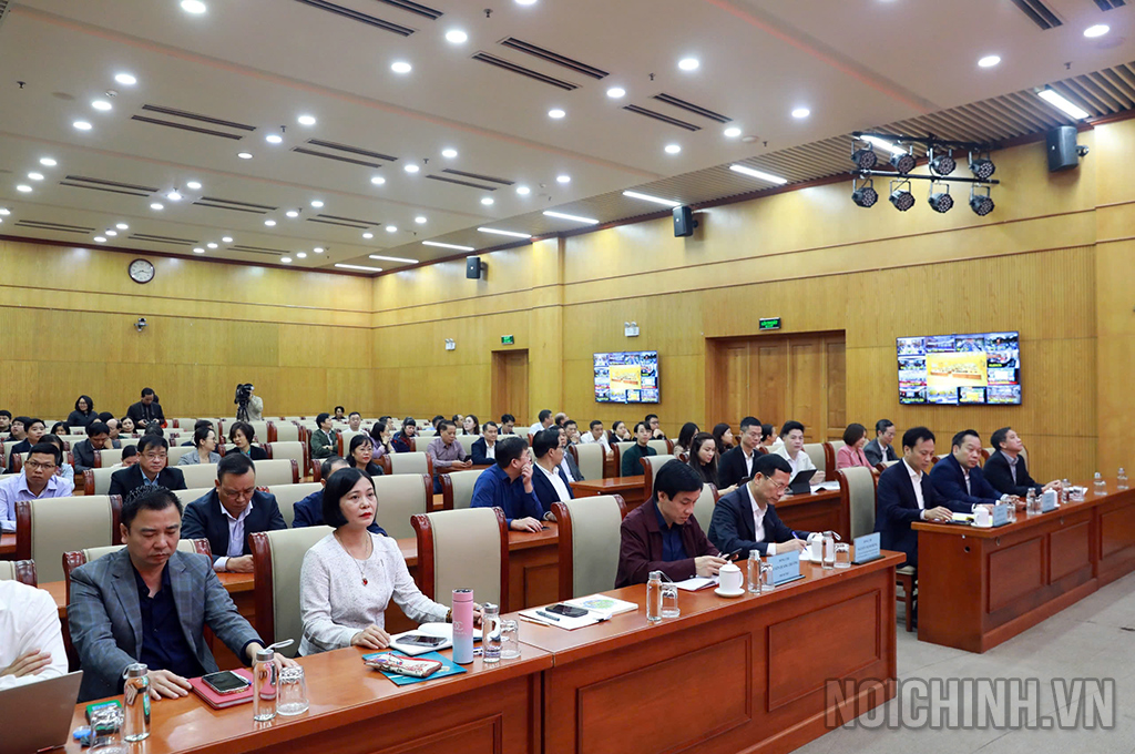 Đại biểu dự Hội nghị tại điểm cầu Trung ương	
