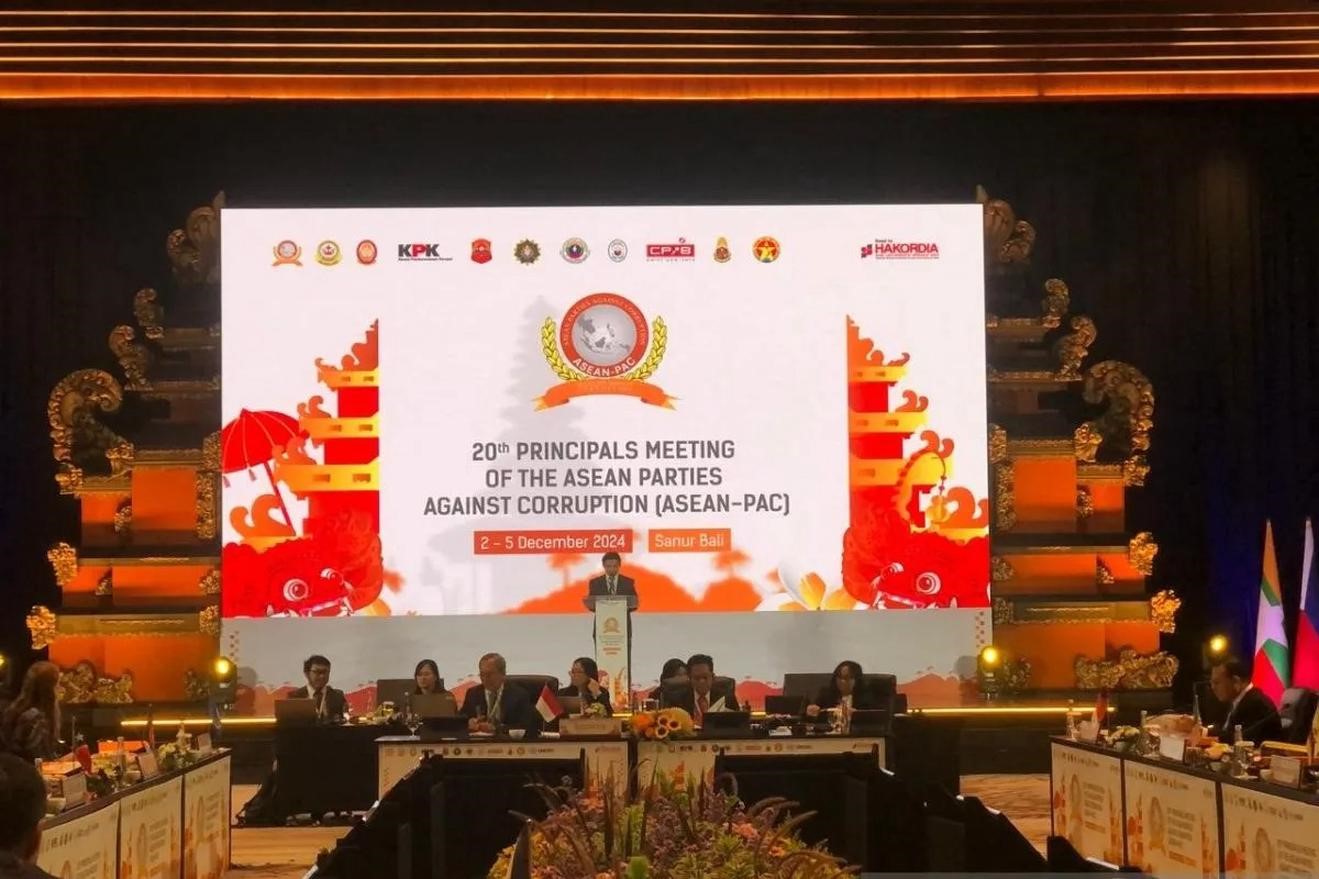 Phó Chủ tịch Ủy ban Bài trừ tham nhũng Indonesia Alexander Marwata khai mạc Hội nghị ASEAN-PAC lần thứ 20 tại Sanur, Denpasar, Bali, ngày 2/12/2024. Ảnh: ANTARA/Rolandus Nampu