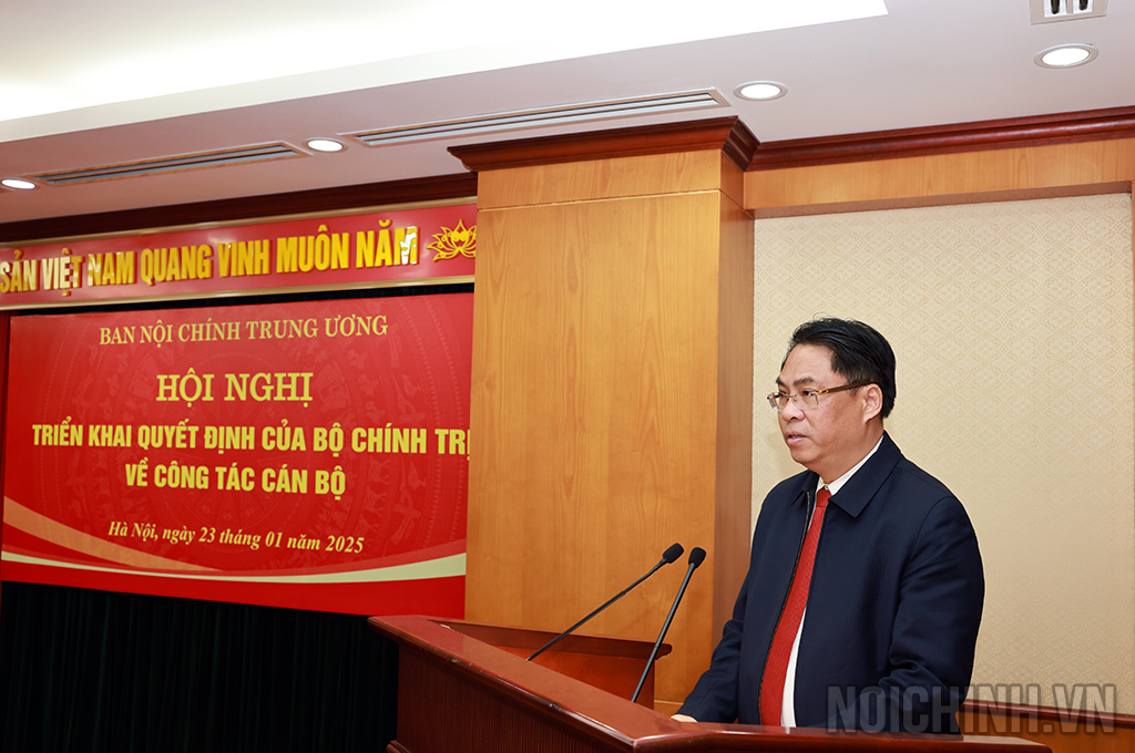 Đồng chí Phan Thăng An, Phó Trưởng Ban Tổ chức Trung ương công bố Quyết định điều động, bổ nhiệm đồng chí Bùi Văn Nghiêm giữ chức Phó Trưởng Ban Nội chính Trung ương