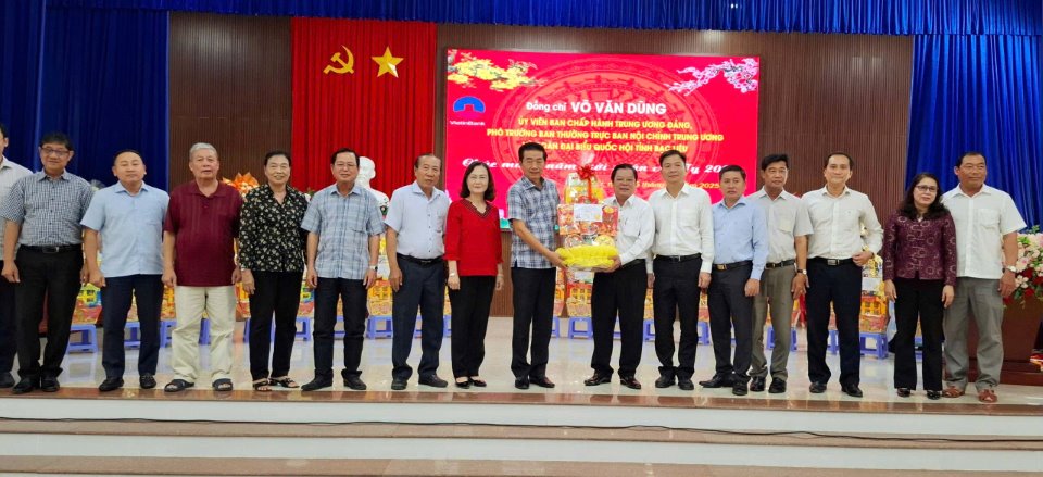 Đồng chí Võ Văn Dũng, Ủy viên Trung ương Đảng Phó Trưởng ban Thường trực Ban Nội chính Trung ương chúc tết lãnh đạo huyện Đông Hải, tỉnh Bạc Liêu
