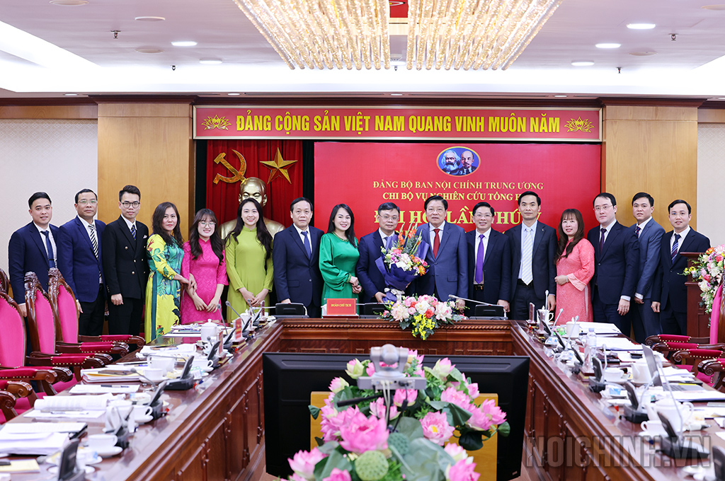 Các đại biểu tham dự Đại hội chụp ảnh lưu niệm