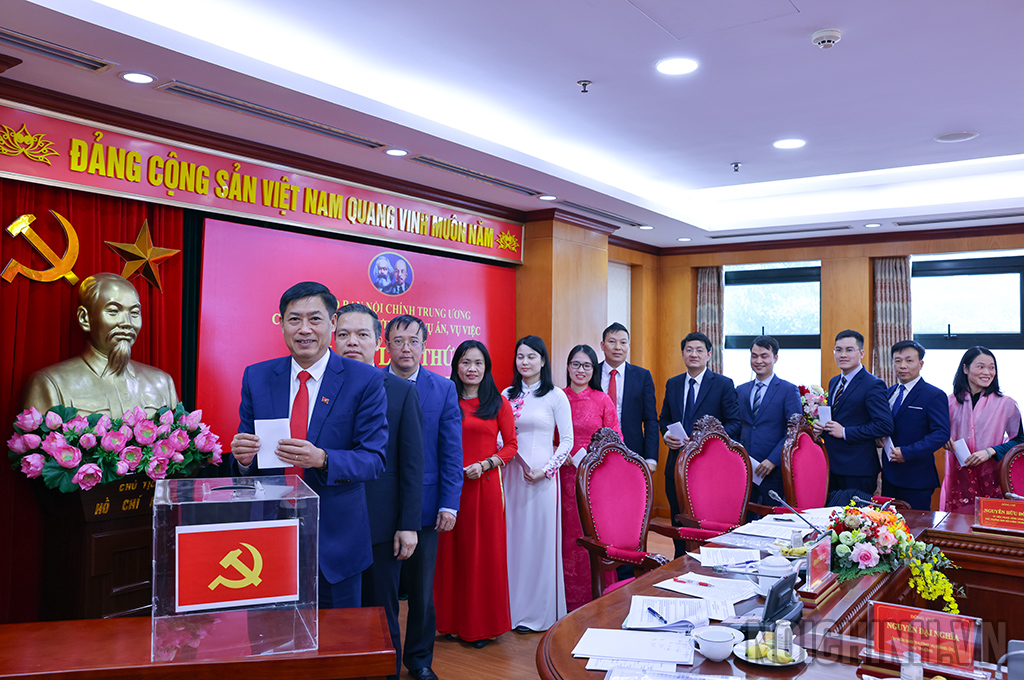 Đảng viên Chi bộ Vụ Tham mưu xử lý vụ án, vụ việc bỏ phiếu bầu Chi ủy Chi bộ Vụ Tham mưu xử lý vụ án, vụ việc nhiệm kỳ 2025-2027