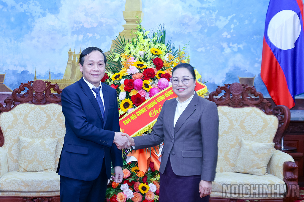 Đồng chí Nguyễn Thanh Hải, Phó Trưởng Ban Nội chính Trung ương và đồng chí Khamphao Ernthavanh, Đại sứ đặc mệnh toàn quyền nước Cộng hòa Dân chủ Nhân dân Lào tại Việt Nam