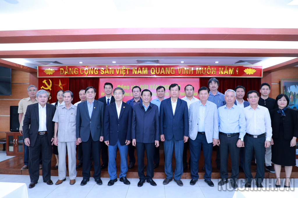 Các đại biểu dự buổi làm việc