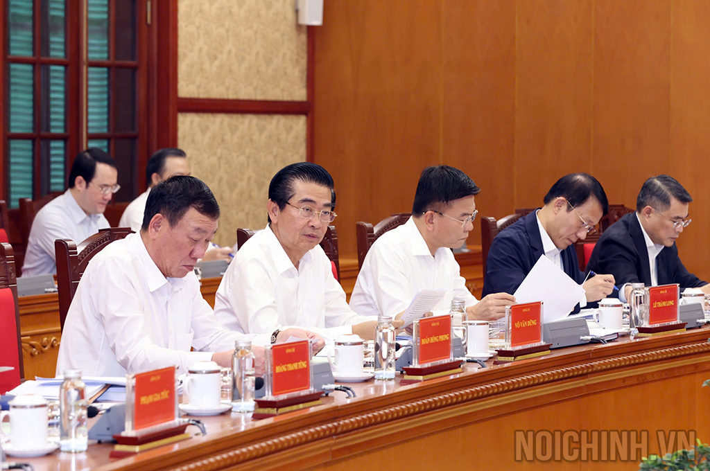 Các đại biểu tham dự Cuộc họp