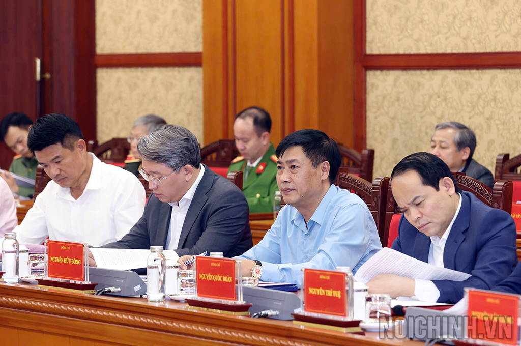 Các đại biểu tham dự Cuộc họp