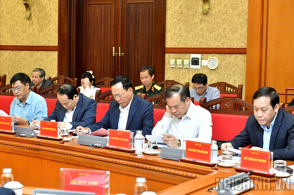 Các đại biểu tham dự Cuộc họp