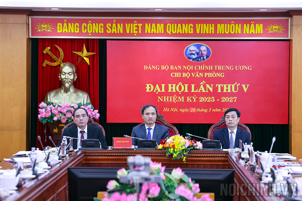 Đoàn Chủ tịch chủ trì Đại hội