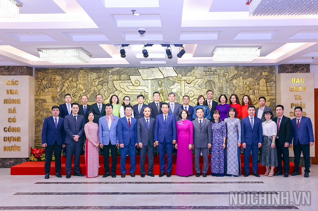 Đồng chí Võ Văn Dũng, Ủy viên Trung ương Đảng, Phó Trưởng ban Thường trực, Bí thư Đảng ủy Ban Nội chính Trung ương và đảng viên Chi bộ Văn phòng Ban Nội chính Trung ương
