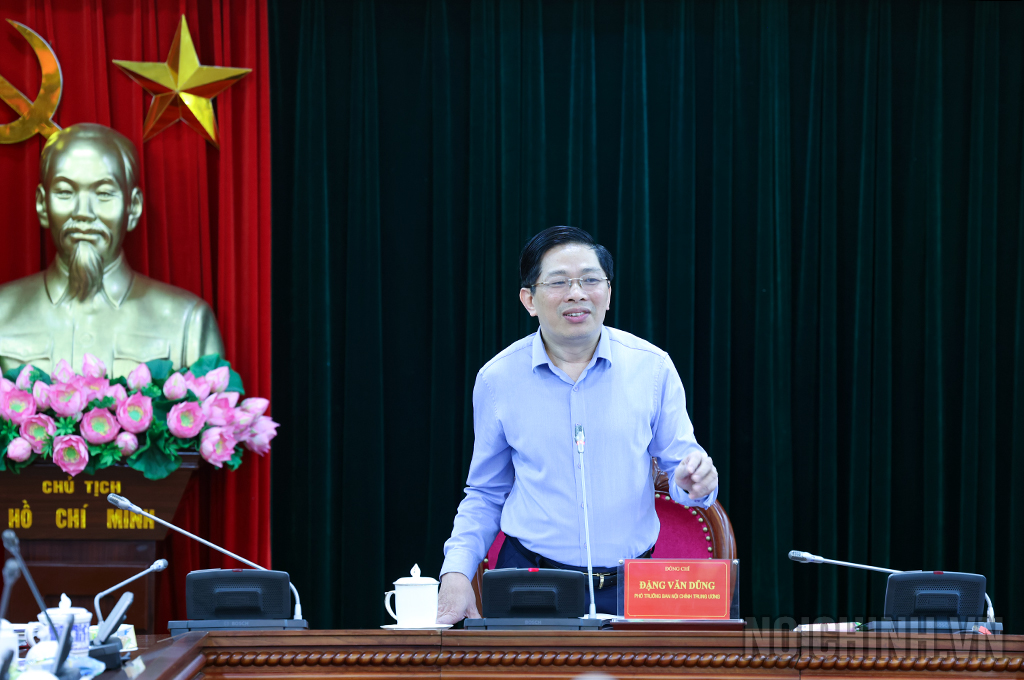 Đồng chí Đặng Văn Dũng, Phó Trưởng Ban Nội chính Trung ương, Tổ trưởng Tổ Biên soạn Cuốn sách phát biểu