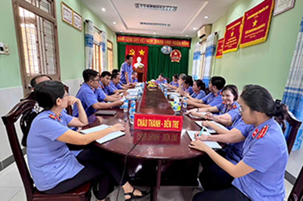Viện kiểm sát nhân dân tỉnh Bến Tre kiểm tra việc thực hiện công tác phòng chống tham nhũng, tiêu cực tại Viện kiểm sát nhân dân huyện Châu Thành (ngày 24/4/2025)