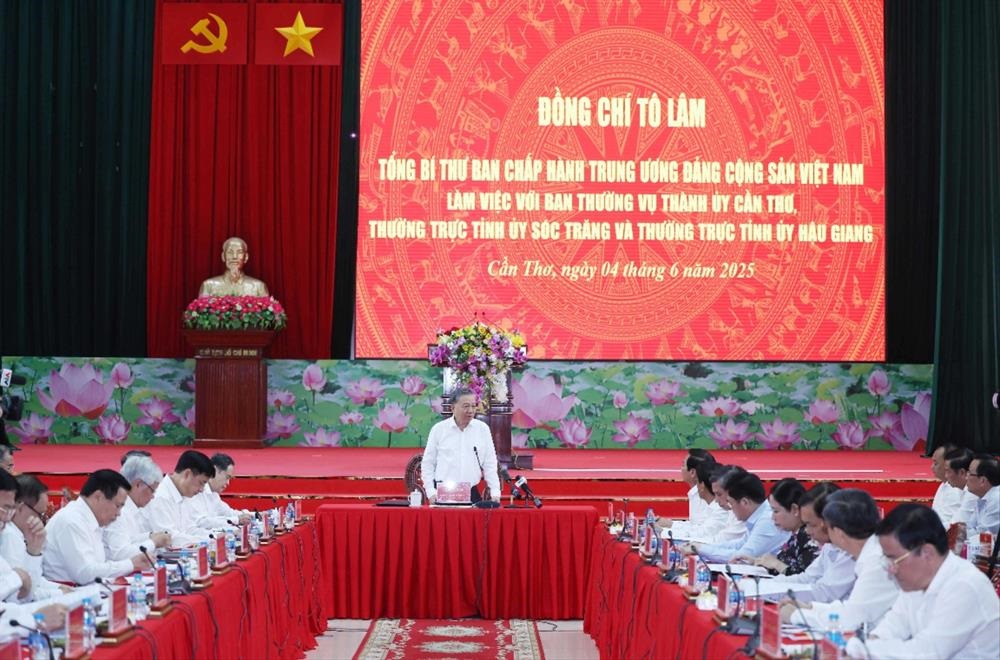 Đồng chí Tổng Bí thư Tô Lâm tới làm việc với Ban Thường vụ Thành ủy Cần Thơ, Thường trực Tỉnh ủy Sóc Trăng và Thường trực Tỉnh ủy Hậu Giang (tại thành phố Cần Thơ ngày 04/6/2025) 