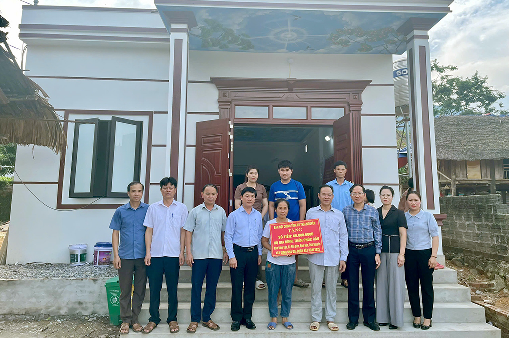 Ngôi nhà “Đại đoàn kết” được bàn giao cho gia đình ông Trần Phúc Cầu