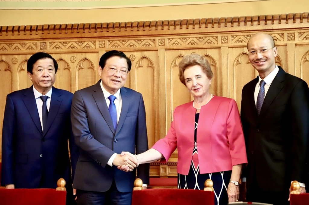 Đồng chí Phan Đình Trạc, Ủy viên Bộ Chính trị, Bí thư Trung ương Đảng, Trưởng Ban Nội chính Trung ương và bà Mastrai, Phó Chủ tịch thứ nhất Quốc hội Hungary