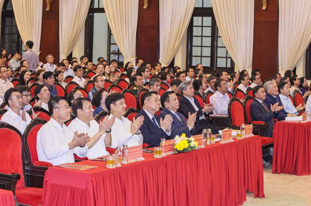Các đồng chí Lãnh đạo Đảng, Nhà nước, các đại biểu tham dự Hội nghị tại Học viện Chính trị Quốc gia Hồ Chí Minh