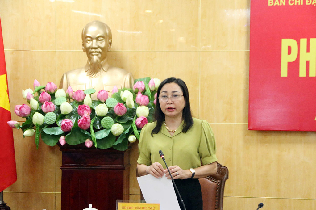 Đồng chí Đinh Thị Lụa, Phó Bí thư Thường trực Tỉnh ủy, Phó Trưởng Chỉ đạo phát biểu kết luận