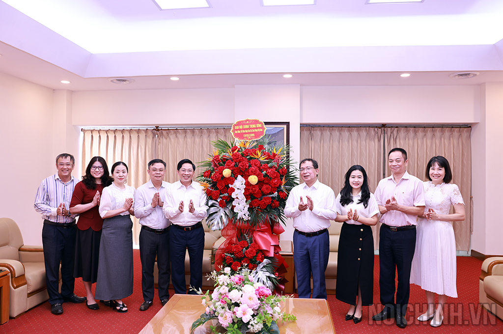 Đồng chí Đặng Văn Dũng, Phó Trưởng Ban Nội chính Trung ương chúc mừng Thông tấn xã Việt Nam