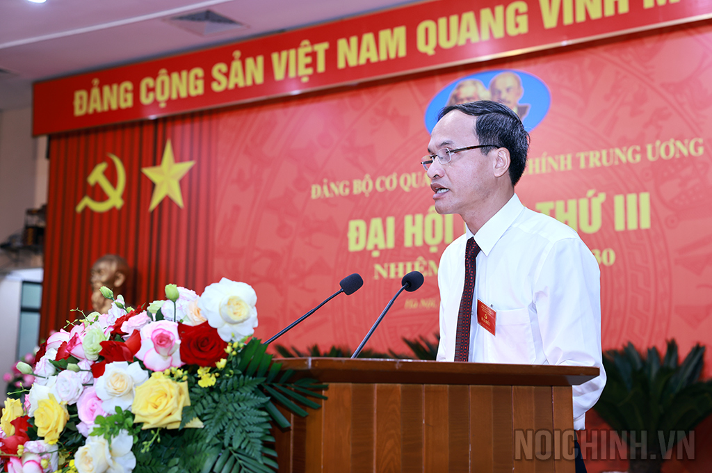 Đồng chí Tạ Văn Giang, Ủy viên Ban Thường vụ, Chủ nhiệm Ủy ban Kiểm tra Đảng ủy, Chánh Văn phòng, Bí thư Chi bộ Văn phòng