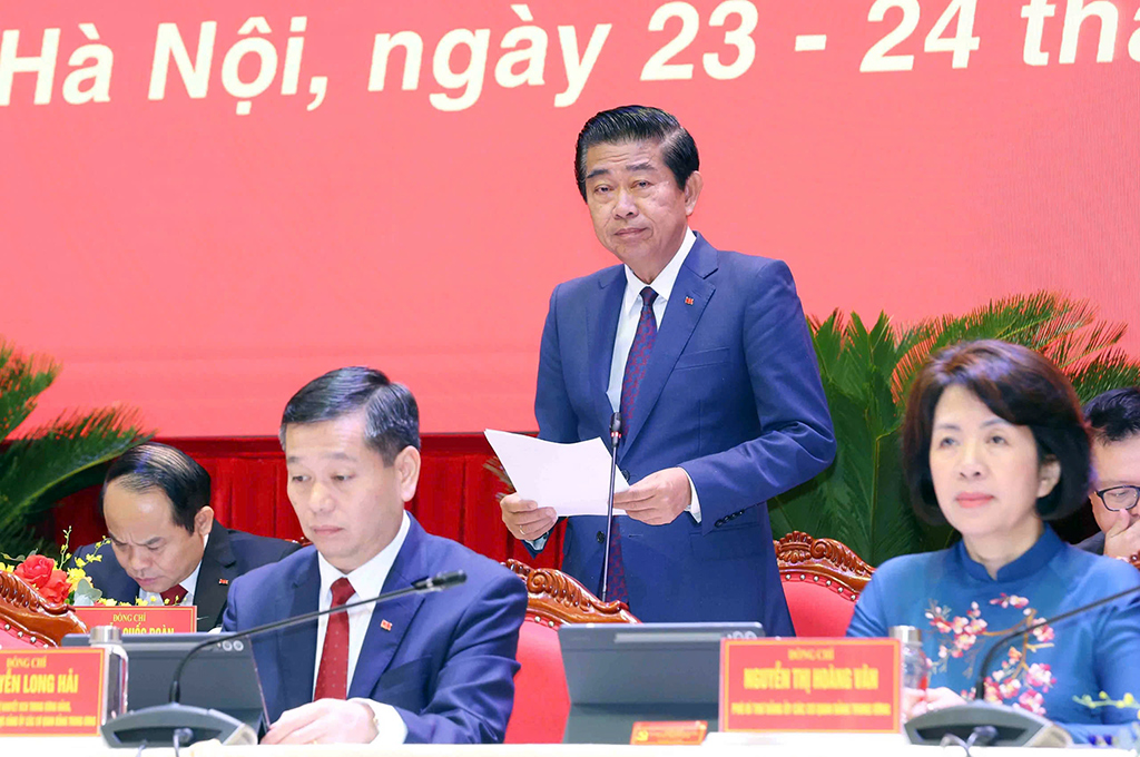 Đồng chí Võ Văn Dũng, Ủy viên Trung ương Đảng, Phó Trưởng ban Thường trực Ban Nội chính Trung ương tham gia Đoàn Chủ tịch Đại hội