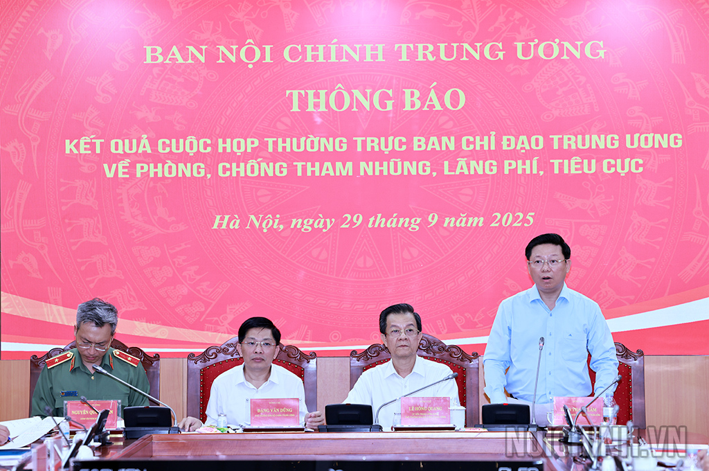 Đồng chí Trần Thanh Lâm, Phó Trưởng Ban Tuyên giáo và Dân vận Trung ương phát biểu 