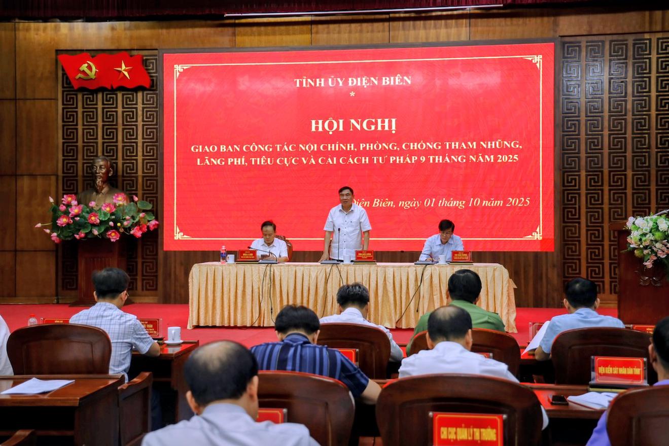 Đồng chí Trần Quốc Cường, Ủy viên Trung ương Đảng, Bí thư Tỉnh ủy phát biểu chỉ đạo tại Hội nghị